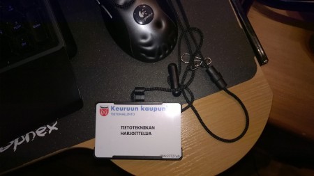 Oma korttini johon ohjelmoitu vain ovet joista pääsen kulkemaan ja johon latasin hieman lounasrahaakin,koska en tarvitse sirullista kellokorttia kun olen vain harjoittelija 